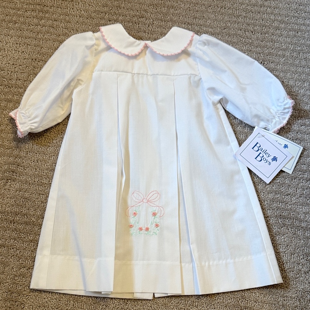 Elegant White Dress with Floral Embroidery